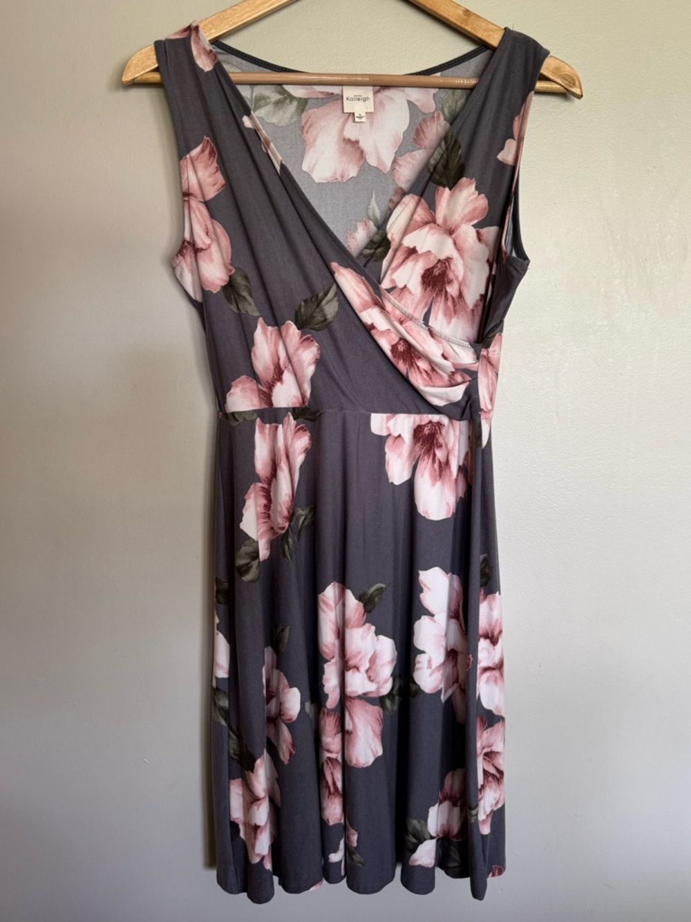 Kaileigh Gray Pink Floral Wrap Dress Fit & Flare Sleeveless Size Medium